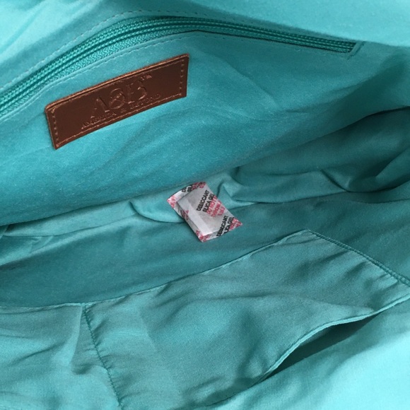 America and Beyond • round purse/ Lrg tassel - Picture 6 of 8